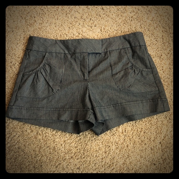 Joe Benbasset Pants - Black and white pinstripe shorts size 11